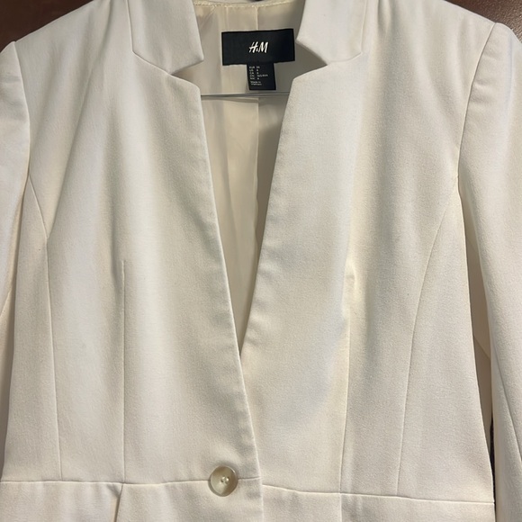 White, H&M, white, one button, blazer, size 6 - Picture 3 of 5